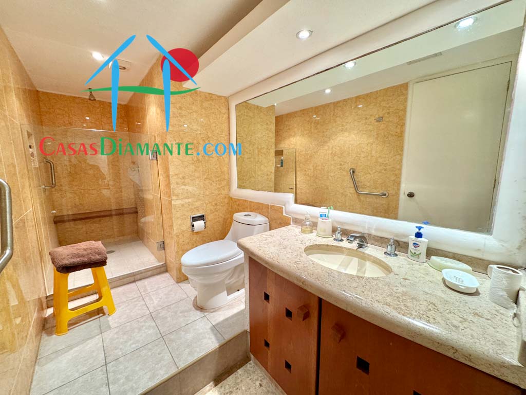 Azteca Princess 303 - Baño compartido recámaras 2 y 3 1